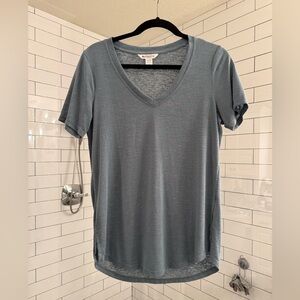 Athleta Breezy Scoop V-Neck Short Sleeve Tee in Blue/Gray